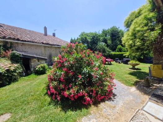 Maison à vendre 244 000 € 6 pièces 3 chambres 184 m² 2 507 m² de terrain Cordes-sur-Ciel 81170