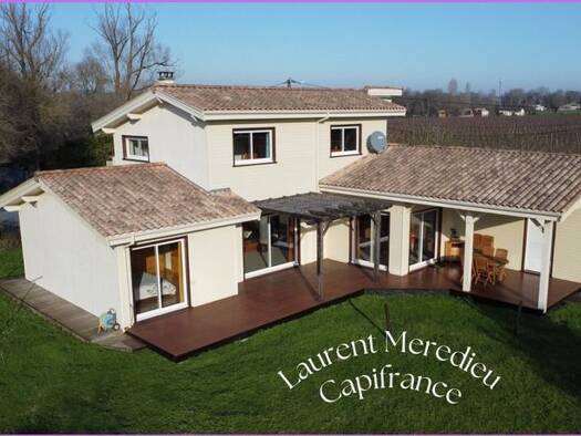 Maison à vendre 476 000 € 6 pièces 5 chambres 196 m² 2 780 m² de terrain Cubzac-les-Ponts 33240