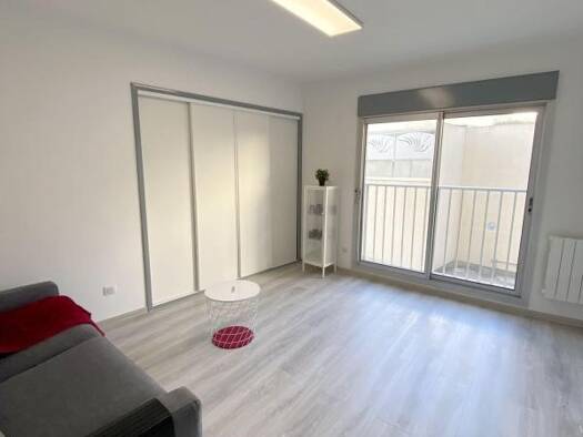 Appartement à louer - logement étudiant 590 € 1 pièce 27 m² 1er étage La Valentine-Les Hautes Viougues Salon-de-Provence 13300