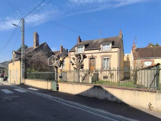 Maison de ville à vendre 98 000 € 5 pièces 3 chambres 71 m² 653 m² de terrain Le Prieure Est-Ecarts Saint-Florentin 89600