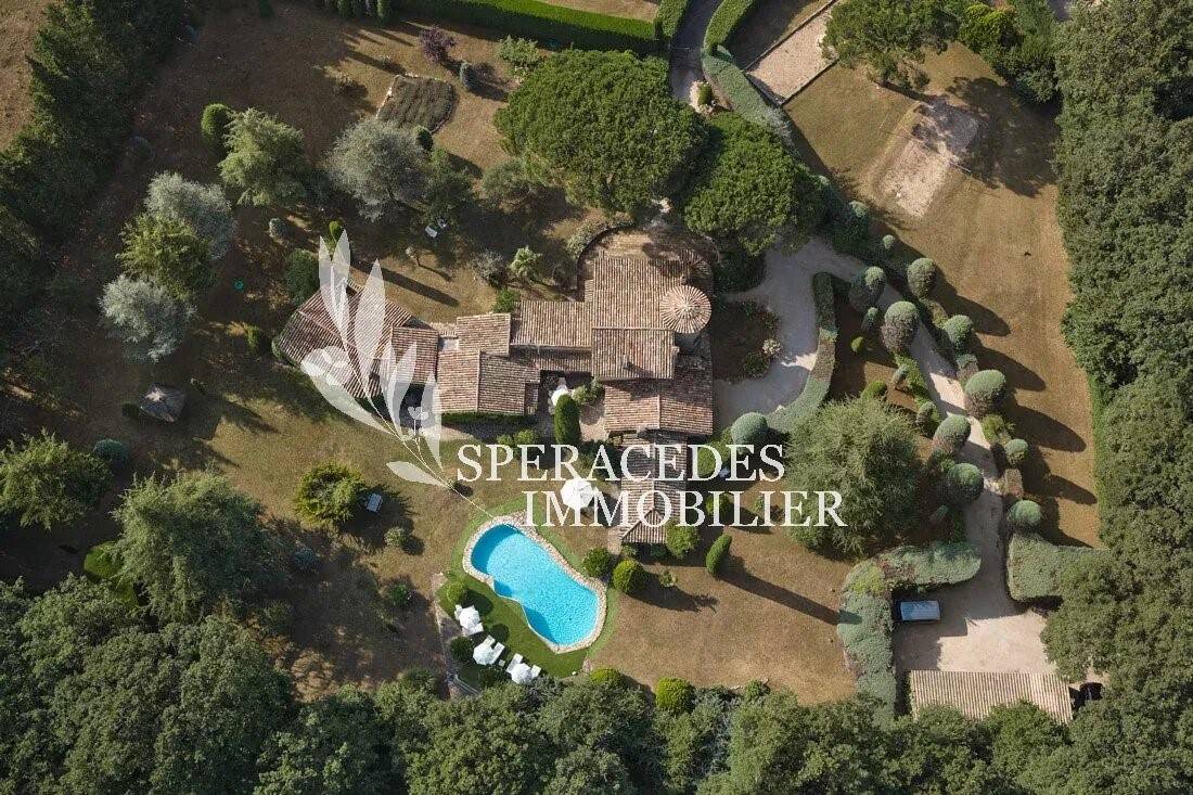 Maison à vendre, 231m², SAINT VALLIER DE THIEY
