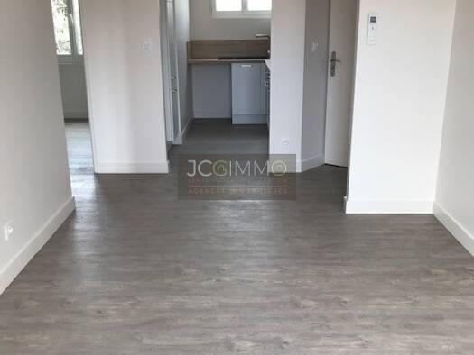 Appartement à louer 920 € 3 pièces 2 chambres 43,9 m² Étage 1/1 Carqueiranne 83320