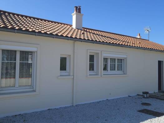Maison de plain-pied à vendre 225 000 € 3 pièces 2 chambres 81 m² 1 645 m² de terrain Soullans Challans 85300