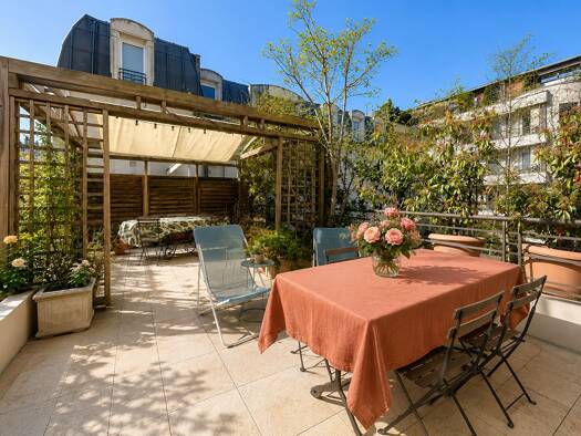 Appartement à vendre 895 000 € 4 pièces 3 chambres 122 m² Étage 2/5 Centre Ville Suresnes 92150