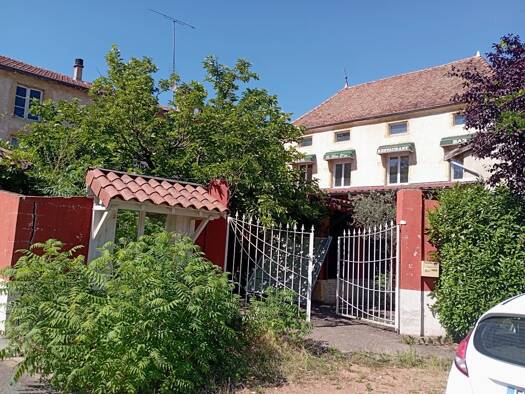 Maison à vendre 135 000 € 12 pièces 1 chambre 420 m² Iguerande 71340