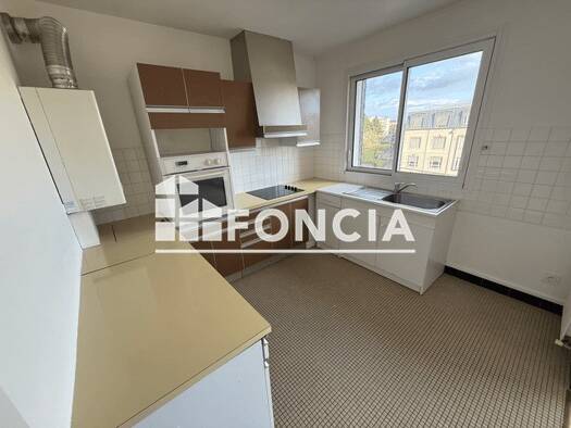 Appartement à louer 634 € 2 pièces 1 chambre 48,3 m² Étage 3/4 Centre Ville Blois 41000