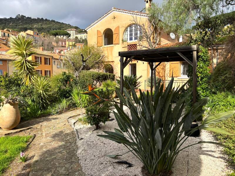 Maison à louer, 138m², BORMES LES MIMOSAS