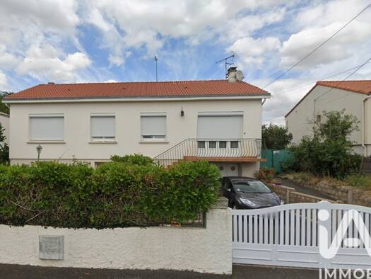 Maison à vendre 249 000 € 5 pièces 4 chambres 93 m² 662 m² de terrain Centre Ville-Quartiers Nord et Ouest Montaigu-Vendée 85600