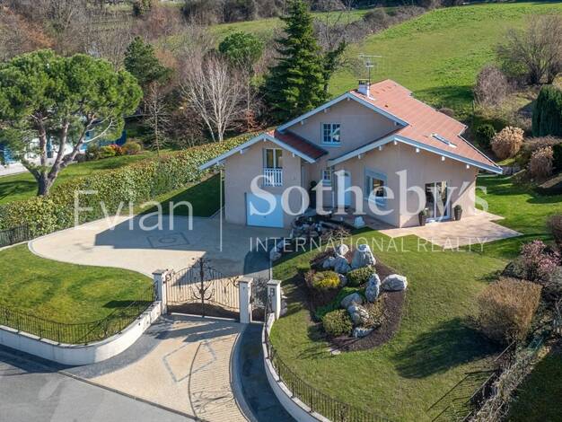 Maison à vendre 950 000 € 5 pièces 4 chambres 171 m² 1 017 m² de terrain Publier 74500