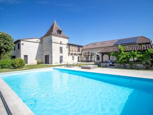 Maison à vendre 1 554 000 € 16 pièces 9 chambres 642,8 m² 18 746 m² de terrain Agen 47000