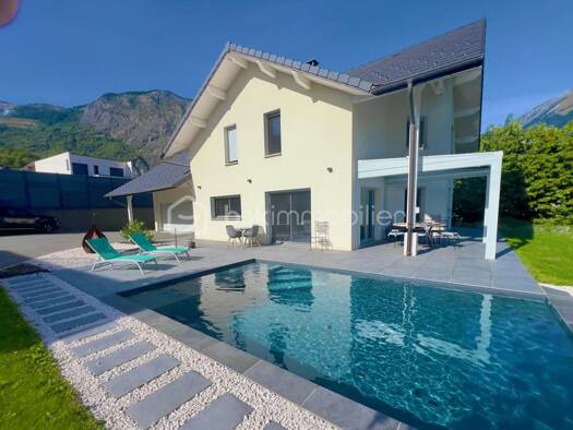 Maison à vendre 699 000 € 6 pièces 4 chambres 180 m² 913 m² de terrain Peripherie Saint-Jean-de-Maurienne 73300
