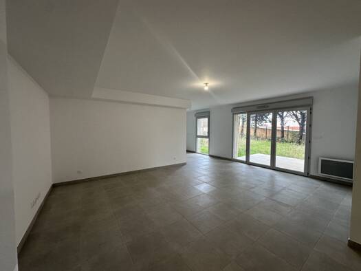 Appartement en viager - Première occupation 229 000 € 3 pièces 2 chambres 73,6 m² RDC/2 Extension Années 80-90 Brignoles 83170