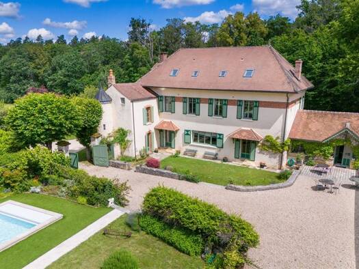 Demeure à vendre 1 900 000 € 20 pièces 17 chambres 864 m² 90 000 m² de terrain Noyers 89310