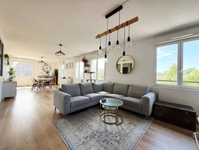 Appartement à vendre 380 000 € 5 pièces 3 chambres 122 m² Dernier étage, Étage 3/3 Leclerc-Centre Ouest Brie Comte Robert 77170
