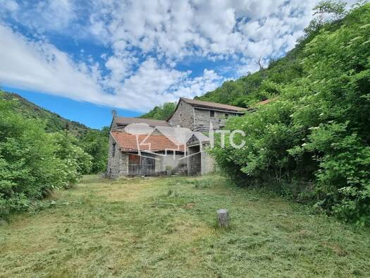 Ferme à vendre 149 000 € 10 pièces 2 chambres 47 350 m² de terrain Montselgues 07140