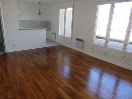 Appartement à louer 805 € 2 pièces 1 chambre 44 m² Étage 4/4 Centre Meyzieu 69330