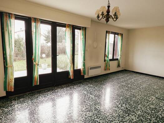 Maison de plain-pied à vendre 294 000 € 4 pièces 3 chambres 83 m² 1 100 m² de terrain Carignan-de-Bordeaux 33360