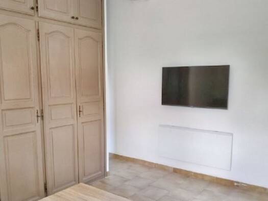 Appartement à louer 560 € 3 pièces 2 chambres 35 m² RDC Casanova 20250