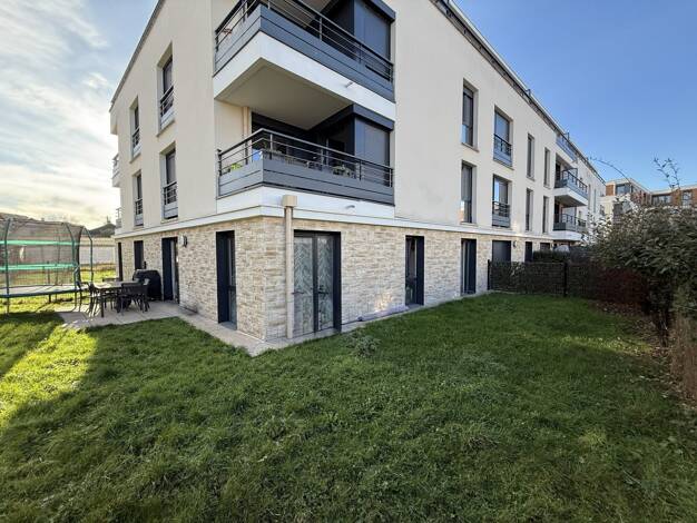 Appartement à vendre - Première occupation 309 000 € 3 pièces 2 chambres 70 m² RDC/3 La Haise les Gares Plaisir 78370