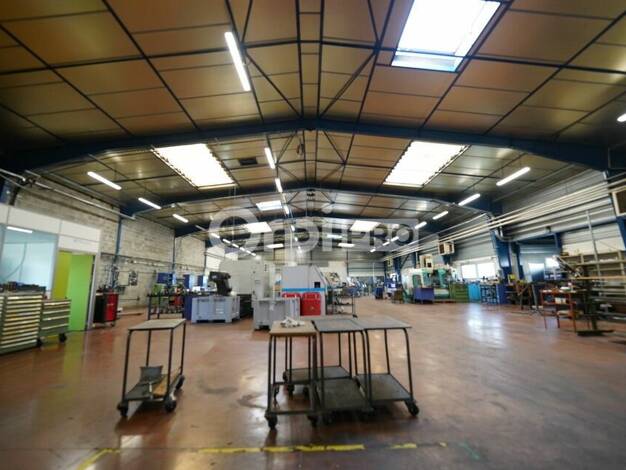 Local d'activités à louer 6 850 € 1 040 m² d'espace de stockage Miribel 01700