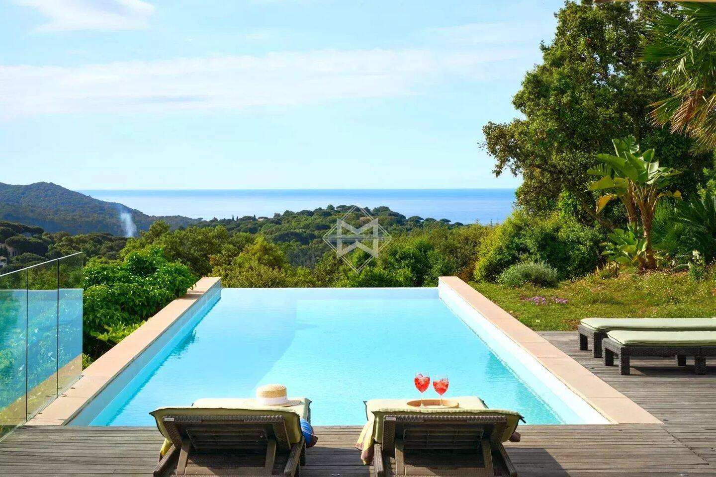 Maison à vendre, 330m², LA CROIX VALMER