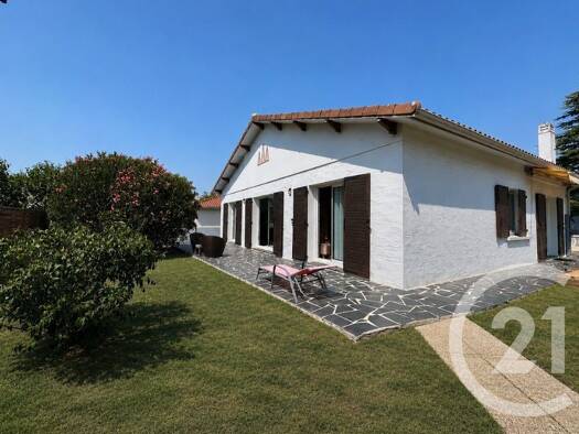 Maison de plain-pied à vendre 278 000 € 3 pièces 2 chambres 88 m² 515 m² de terrain Saujon 17600