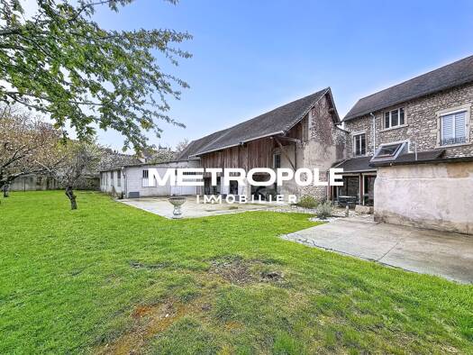 Immeuble à vendre 399 000 € 145 m² Morestel 38510