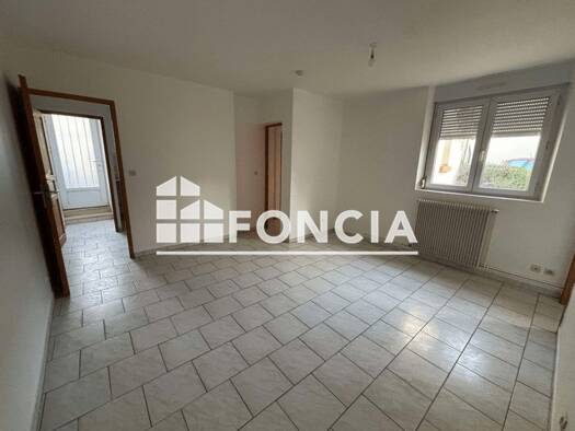 Appartement à louer 846 € 3 pièces 2 chambres 52,9 m² RDC Bas Maule 78580
