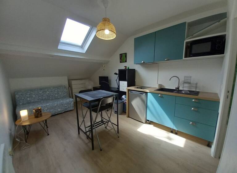 Appartement à louer 495 € 1 pièce 15 m²<br/>superficie Dernier étage, 4/4<br/>étage 15/07/2025<br/>disponibilité Saint Cyprien Toulouse 31300