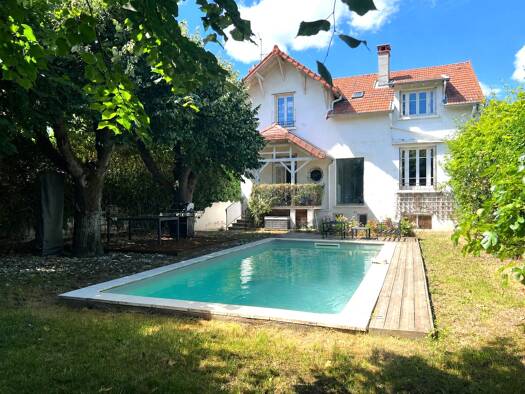 Maison à vendre 495 000 € 7 pièces 4 chambres 191 m² 650 m² de terrain Les Sables-Les Poupées-Le Bourg Riorges 42153