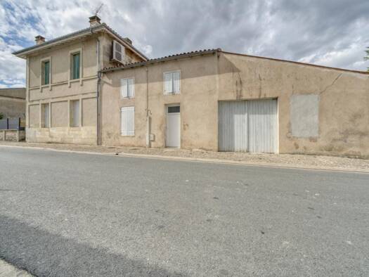 Maison à vendre 215 000 € 4 pièces 3 chambres 198 m² Montils 17800