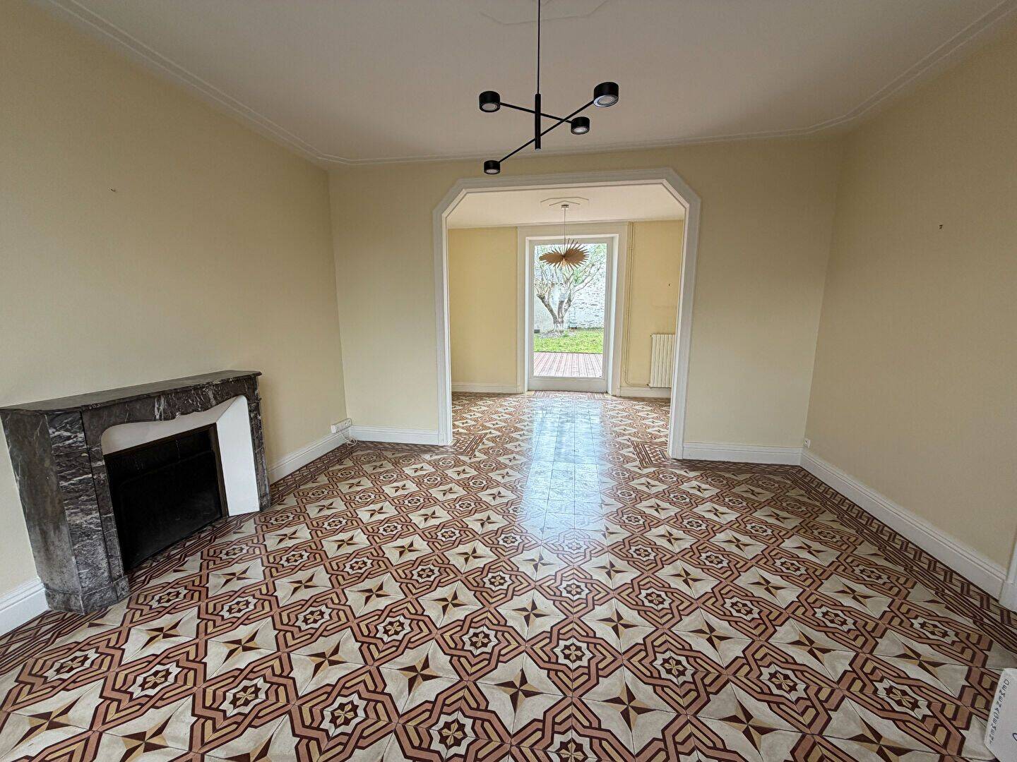 Maison familiale à louer 5 chambres Jardin et dépendances — 2