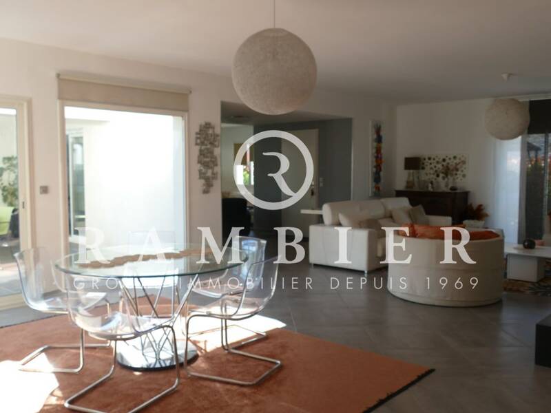 Maison à vendre, 215m², SAINT JEAN DE CUCULLES