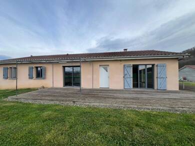 Maison de plain-pied à louer 850 € 4 pièces 3 chambres 123 m² 1 600 m² de terrain St Sever de Rustan 65140