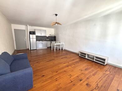 Appartement à louer 570 € 2 pièces 1 chambre 59 m² Dernier étage, Étage 3/3 Centre Ville Montauban 82000