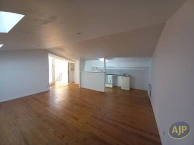 Appartement à louer 494 € 2 pièces 1 chambre 48 m² Dernier étage, Étage 2/2 Lesparre Medoc 33340