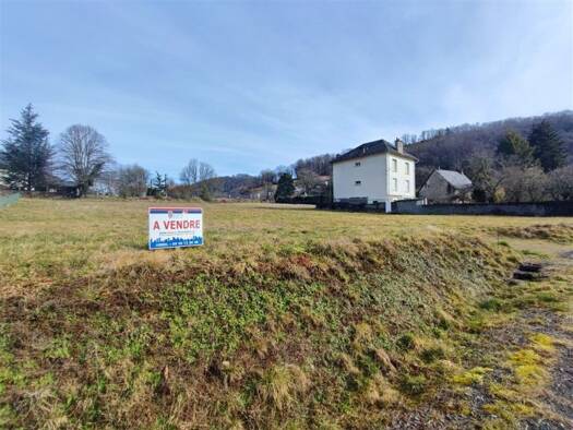 Terrain à vendre 33 700 € 2 558 m² de terrain Lanobre 15270