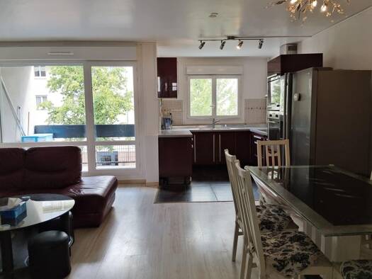 Duplex à louer - logement étudiant 550 € 1 pièce 95 m² 1er étage Sevran 93270