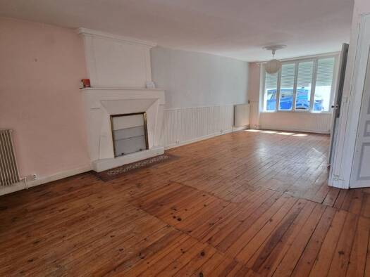 Maison à vendre 134 400 € 5 pièces 3 chambres 123 m² 159 m² de terrain Jonzac 17500