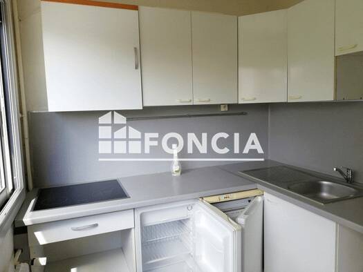 Appartement à louer 498 € 1 pièce 27,1 m² Étage 1/9 La-Fauconniere Seyssinet-Pariset 38170