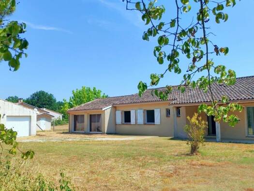 Maison de plain-pied à vendre 275 000 € 6 pièces 5 chambres 150 m² 2 110 m² de terrain Varennes 82370