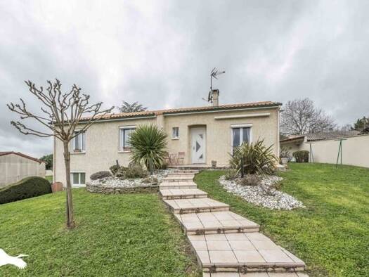 Maison à vendre 249 210 € 4 pièces 3 chambres 111 m² 1 000 m² de terrain Jonzac 17500