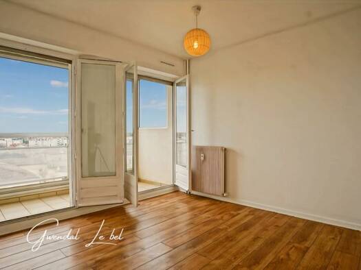 Appartement à vendre 144 800 € 3 pièces 2 chambres 70 m² Étage 6/12 Esplanade Nîmes 30000