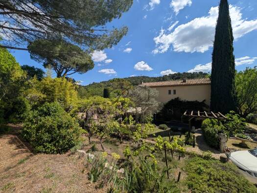 Villa à vendre 520 000 € 8 pièces 5 chambres 186 m² La Bastide-des-Jourdans 84240