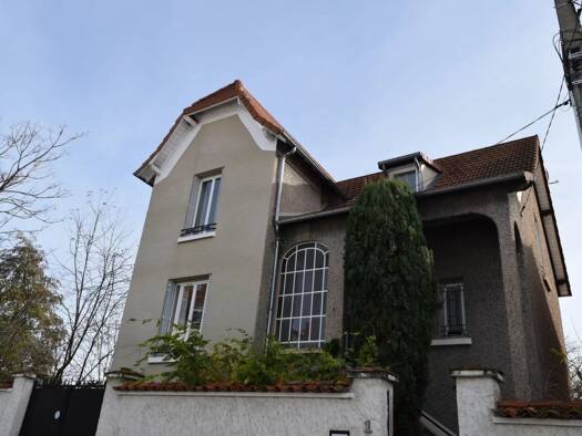 Maison de ville à vendre 375 000 € 8 pièces 4 chambres 136 m² 450 m² de terrain Le Centre-Centre Ville Roanne 42300