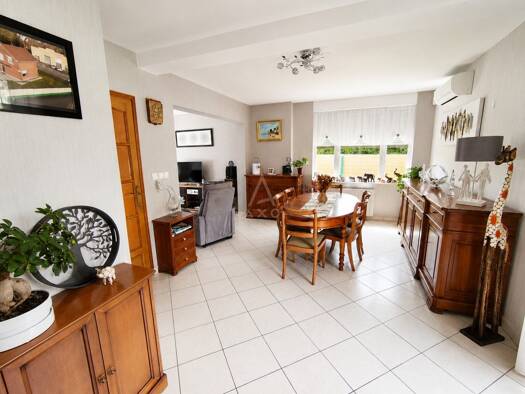 Maison à vendre 260 000 € 9 pièces 3 chambres 106 m² 526 m² de terrain Nord Wormhout 59470