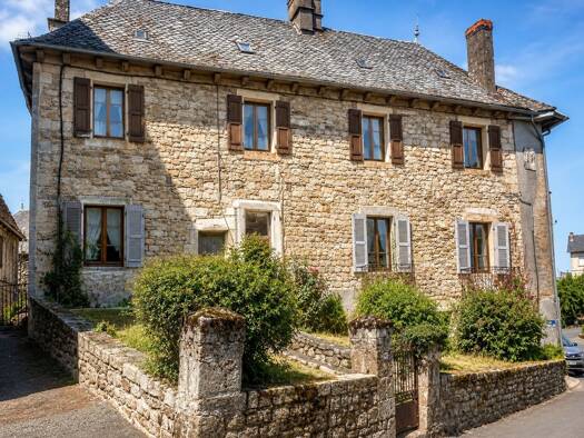 Maison à vendre 29 500 € 9 pièces 8 chambres 220 m² 179 m² de terrain Sexcles 19430