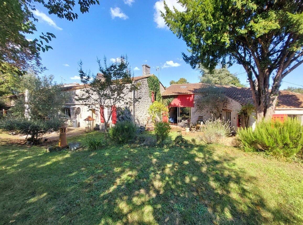 Maison à vendre, 380m², ROULLET SAINT ESTEPHE