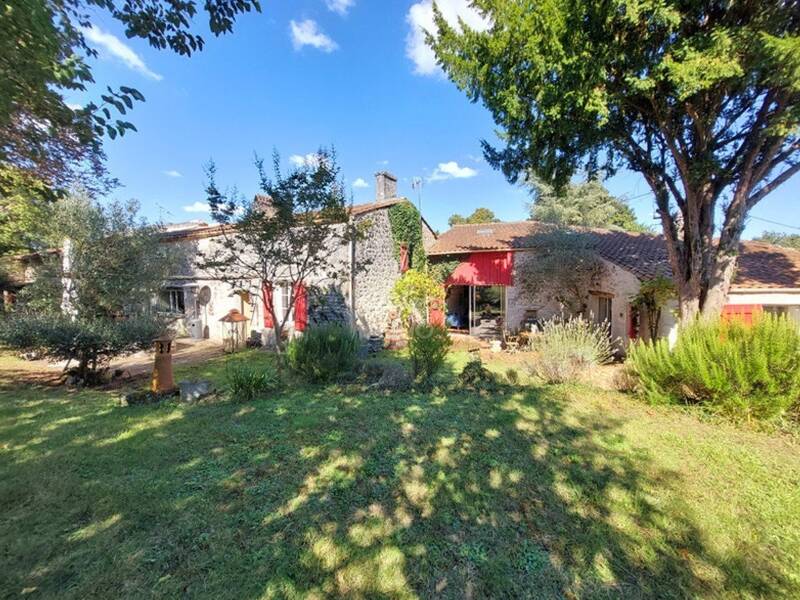 Maison à vendre, 380m², ROULLET SAINT ESTEPHE