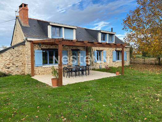 Maison à vendre 222 900 € 4 pièces 2 chambres 95 m² 4 600 m² de terrain Morannes sur Sarthe-Daumeray 49640